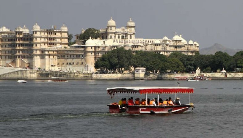 grasshopper yatra Image